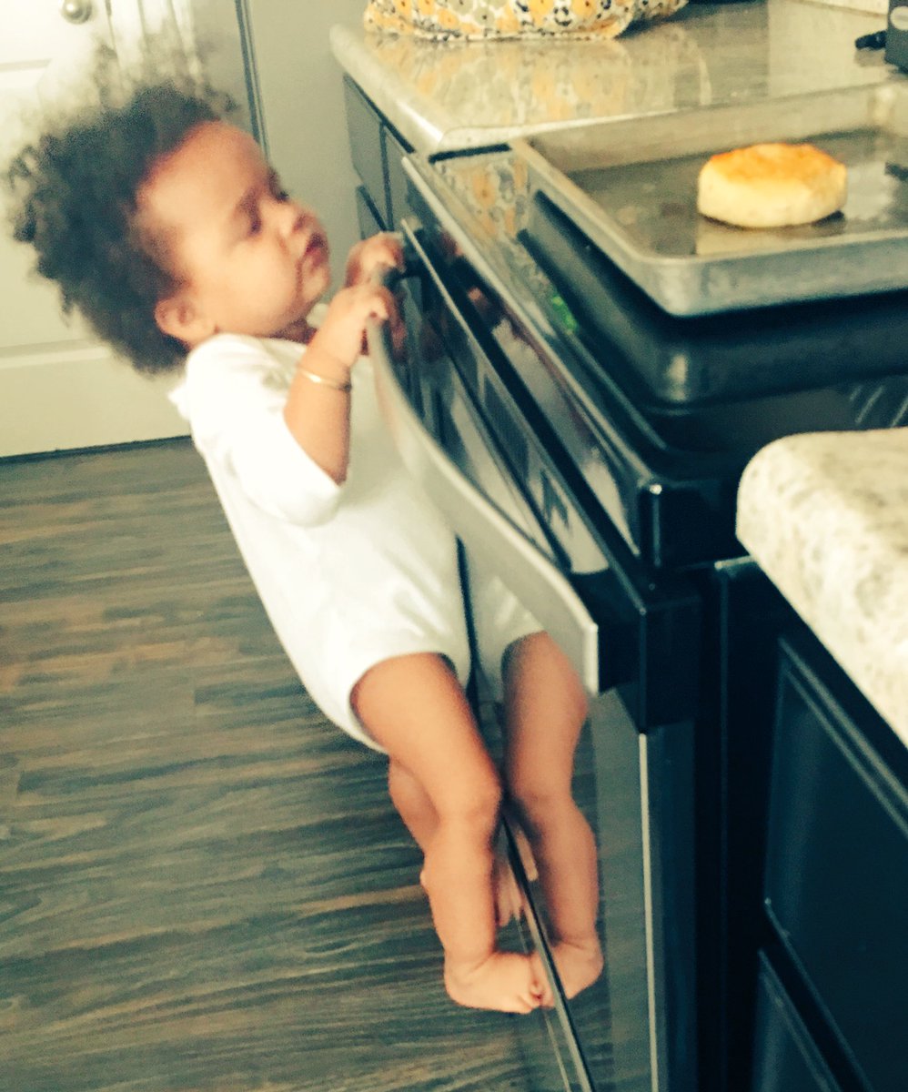 SammmiSam717's tweet photo. So my #18monthold learned how to climb the oven... https://t.co/ZUl7o6RjJS