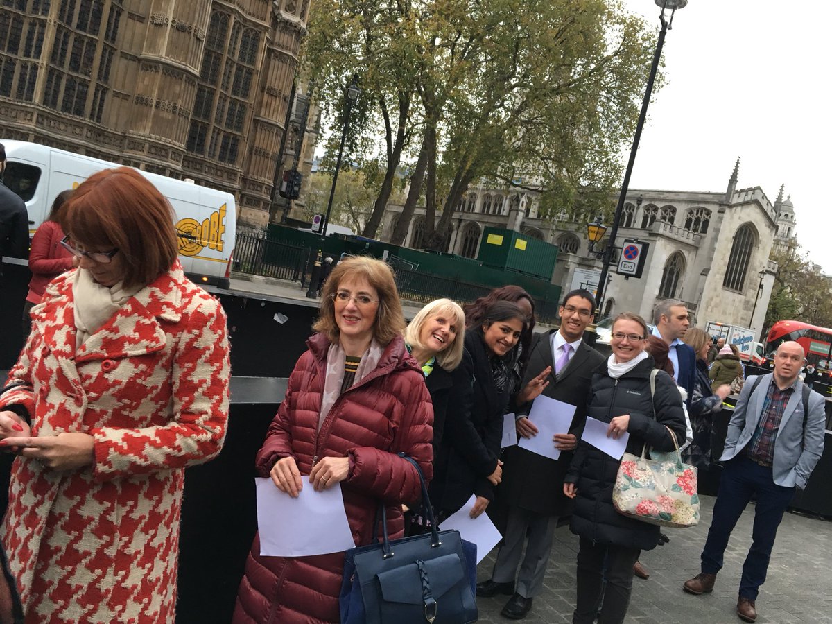 KathEvans2's tweet photo. You meet the best people in the @HouseofCommons queuing for @AYPHcharity #APPG on #YoungPeopleHealth @mohini_samani @RCPCH_and_Us @maggieclarkeC4H https://t.co/g0XlbmNo51