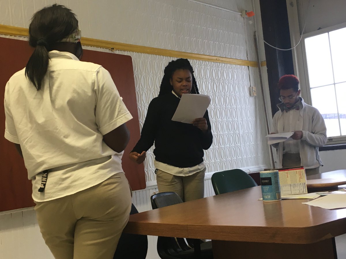 NLCPfsm's tweet photo. Level 2 students going over their #scripts for the #narrative #shortfilm project. @FreeSpiritChi @fsmjeff @HoopsHIGHFSM @RealChiYouth @fsmnewstweets https://t.co/R6k8ZFCINZ