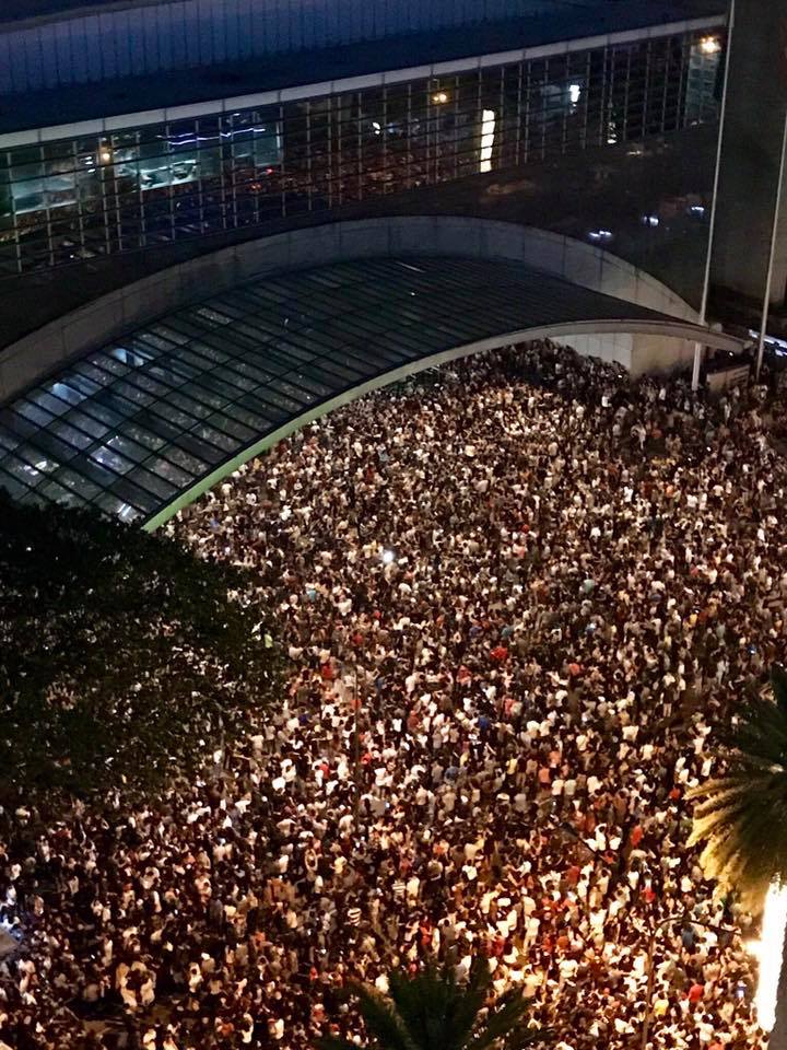 chitomirandajr's tweet photo. Sana nextym hindi na ma- underestimate kung gaano kabuhay ang local music scene. Di daw kasi nila ine-expect na ganun kadami ang pupunta kaya di nila napaghandaan ng maayos. Buti nalang walang major injuries. May this serve as a lesson na maging mas handa nextym.😊 Long live OPM! https://t.co/WjS4V4R8JR