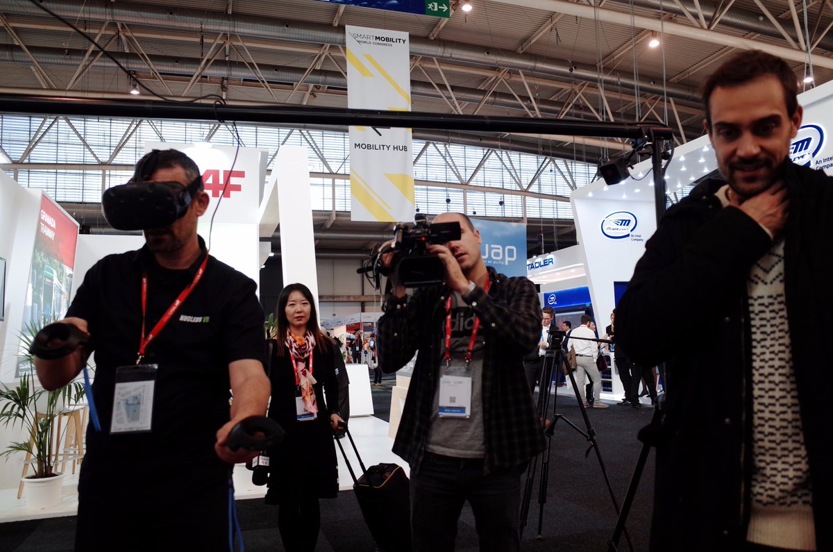 pvin's tweet photo. Cette semaine @erasme présente à #SCEWC17 les innovations d'usage @grandlyon avec ses partenaires et rencontre les acteurs du développement urbain @barcelona. A suivre sur https://t.co/T948THLNCC #unicite #polluscope #ludomuse https://t.co/sZkgNPTKoO