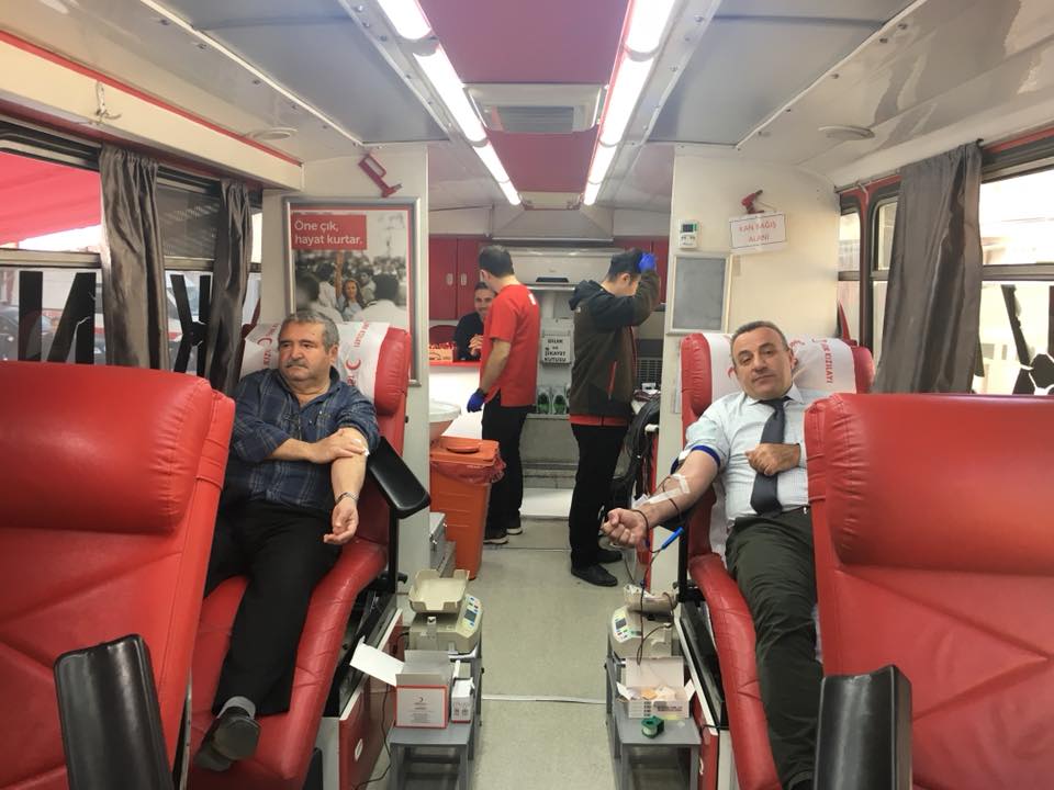 GemlikDevlet's tweet photo. KAN ACİL DEĞİL, SÜREKLİ İHTİYAÇTIR

Kızılay Kan Toplama Aracı bugün hastanemiz bahçesinde hizmet verdi. Duyarlı olan herkese teşekkür ediyoruz. https://t.co/bNOU3MIxZh