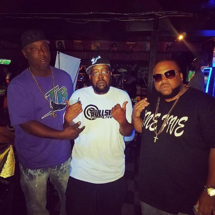 Bullseye_Live's tweet photo. #BigFye @MackMenEnt & @RemyRoe @Bullseye_Live #AnniversaryShow #BullseyeStudios #MackMenEnt #OneFiveMusicGroup #BetThat https://t.co/zFx1p8kxXO