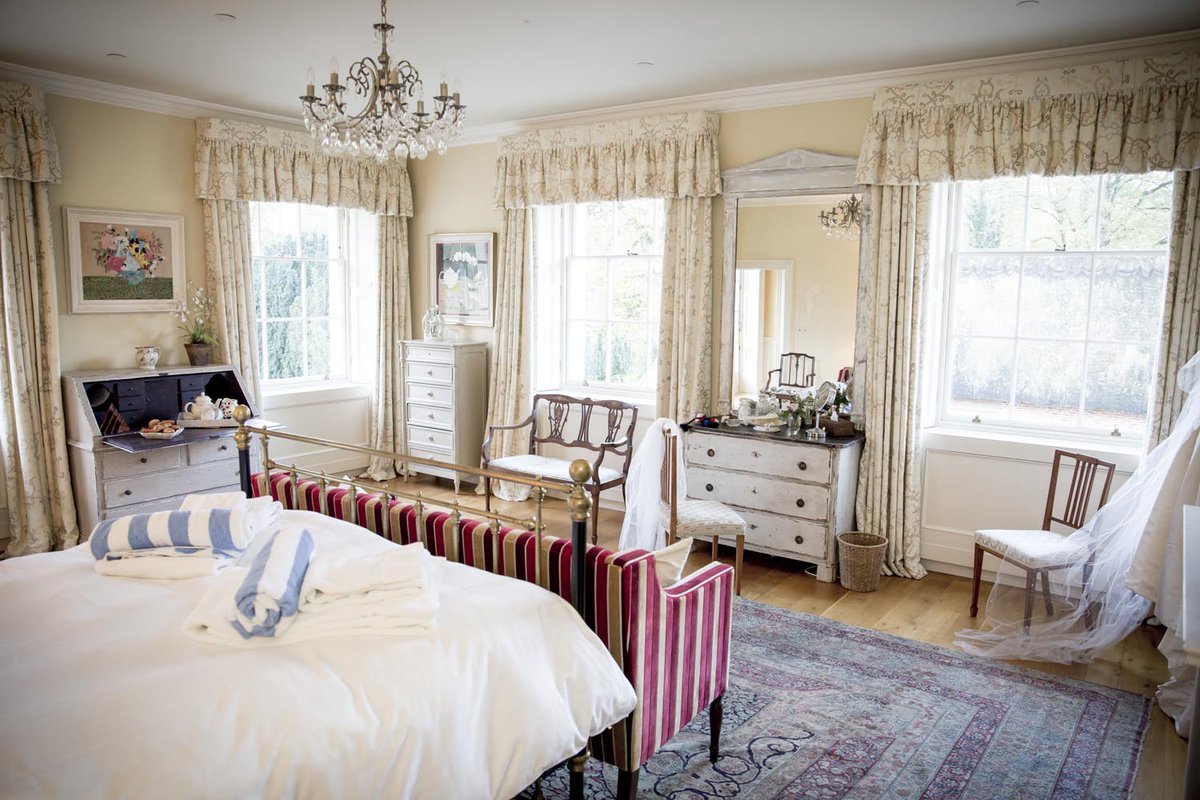 RockleyManor's tweet photo. Lots of space and light here in the presidential suite for the bride and bridesmaids to get ready. #weddingvenue #weddingceremony #wiltshireweddings
Photo: Adrian Travis Photography https://t.co/YH9MqpEuMG
