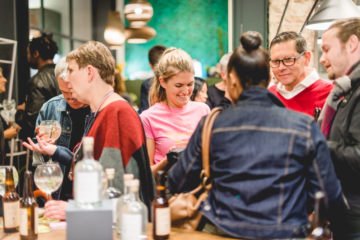 stonesevents's tweet photo. #Throwback to ‘getting our first on’ with @Day_True_London for pre #London #DesignFestival drinks, unique #bowlfood mixtures &amp; #DayTrue's own #gin 🍸

https://t.co/F4MnTyV2X1 https://t.co/6ng4BmQ45j