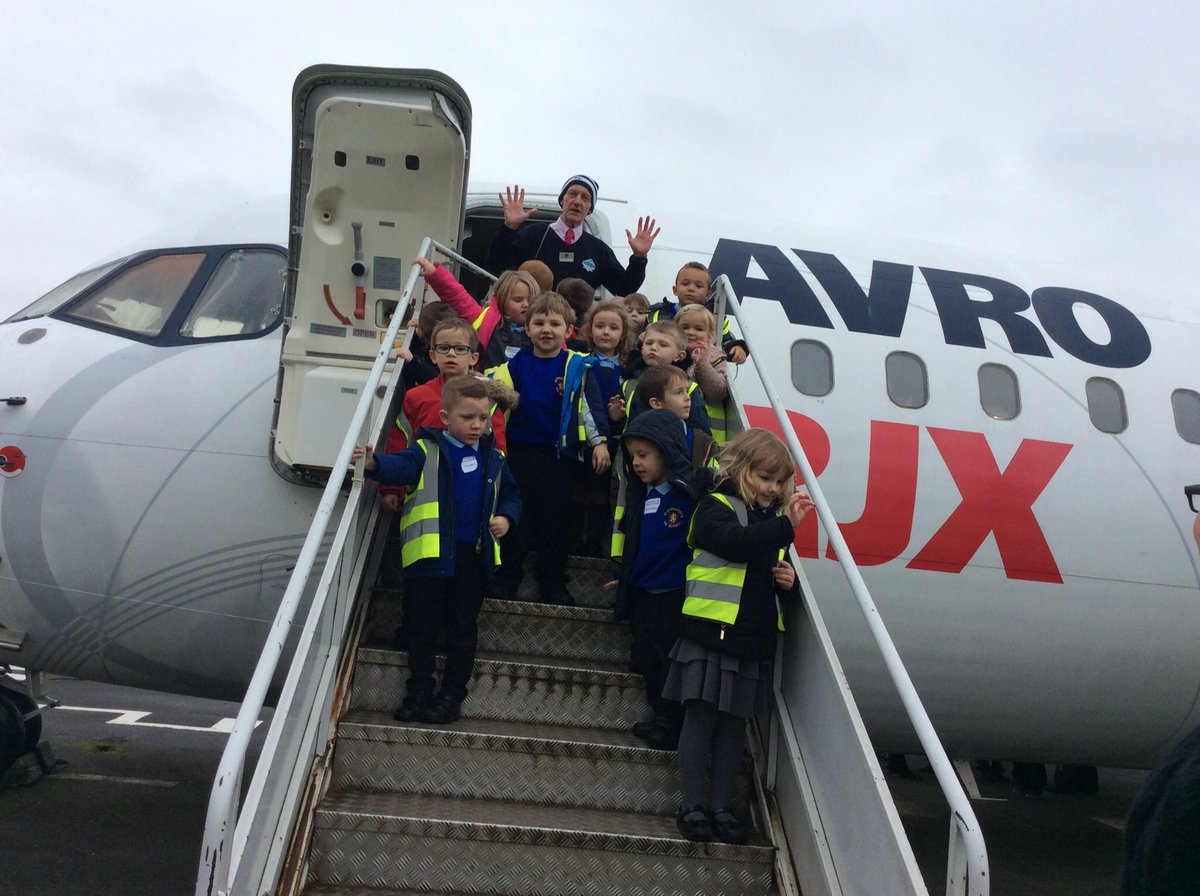 smceps's tweet photo. Reception had a wonderful visit to Manchester Airport today as part of their theme 'Are we there yet?' #smcepsEY #runwayvisitorscentre #manchesterairport https://t.co/0dSa9umGbw
