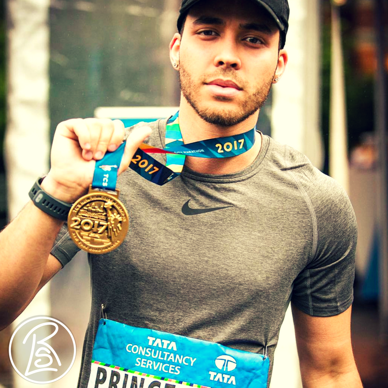RadioLatinStyle's tweet photo. Oh, Prince Royce vince medaglie alla maratona. 😅 https://t.co/zBsBssz5il