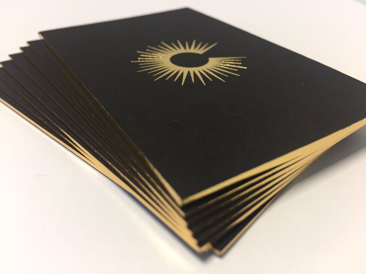Hartgraph's tweet photo. Gorgeous luxury #businesscards just completed for our client. #goldfoil #whitefoil #giltedge #popset @Antalis_UK https://t.co/OLrGfeYAl3