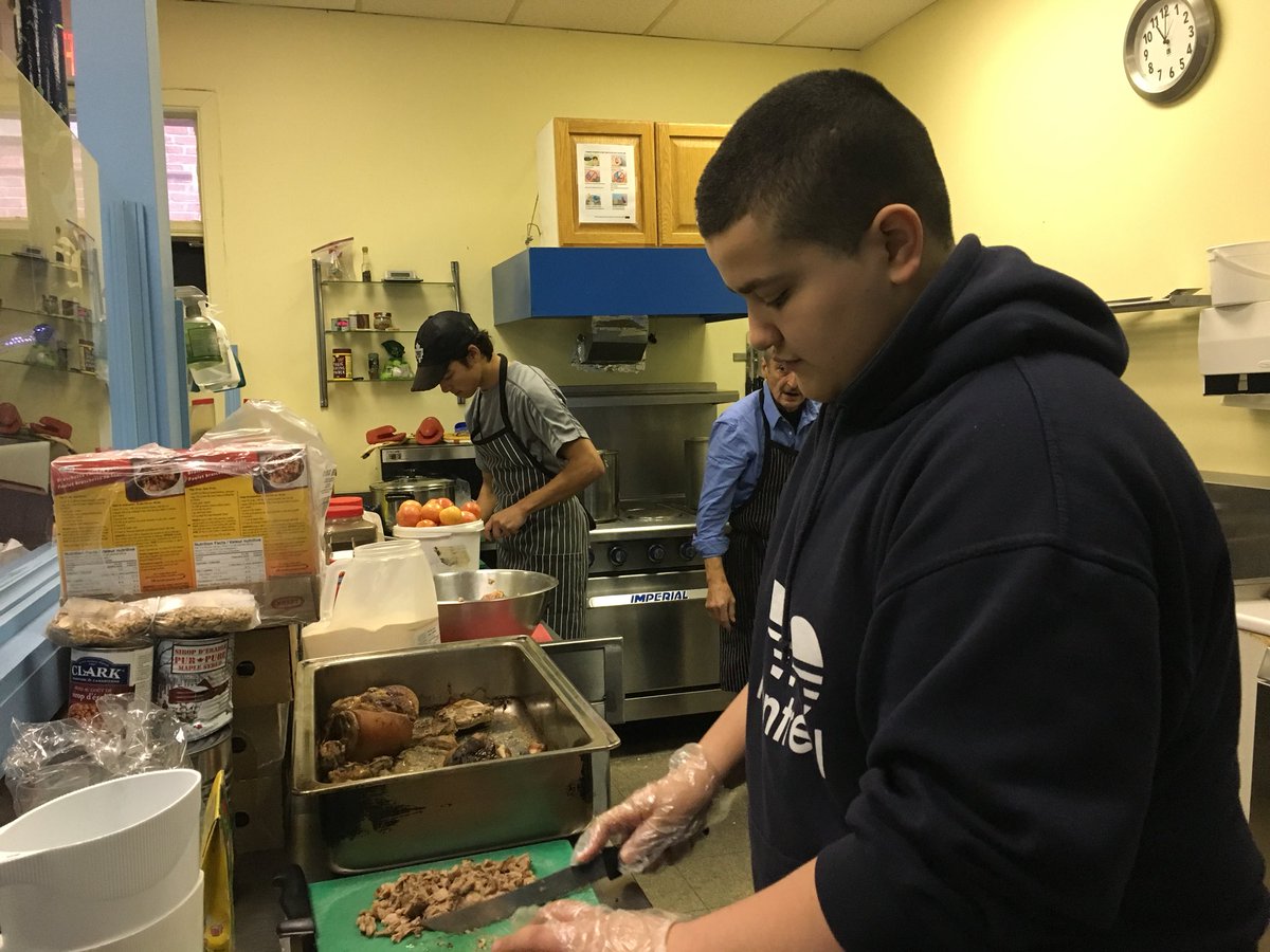 Perspectives 1 &amp; 2 High School Cook for Mile End Mission Guests #WeAreEnglishMtl #EMSBsca