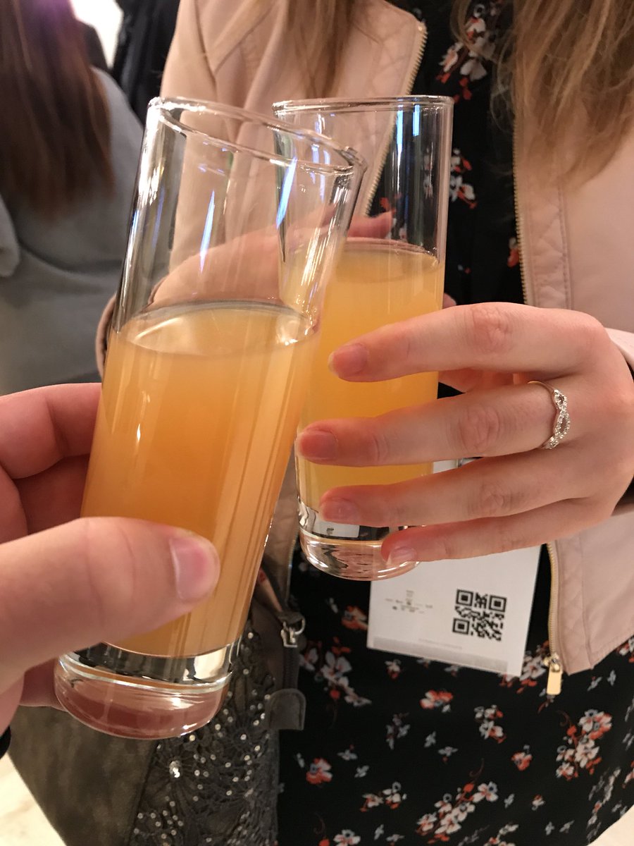 PropoliaFrance's tweet photo. Avant les résultats, on déguste un petit jus de pomme bio des @CoteauxNantais 😍 #MPB2018 https://t.co/n6VrXWNT5a
