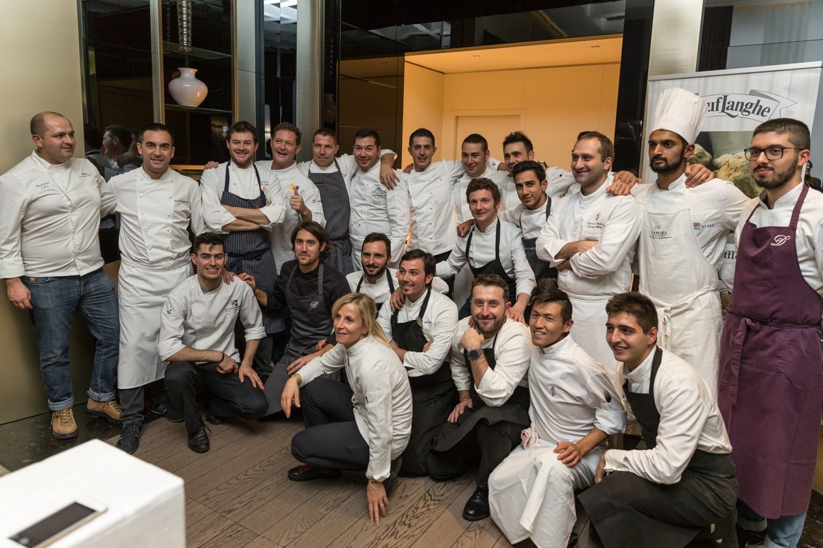 Italia Squisita (@italiasquisita) on Twitter photo Gli chef, i produttori e gli amici che hanno reso possibile #WeLoveTruffles, la festa benefica di <a href="/italiasquisita/">Italia Squisita</a>. Grazie!!! <a href="/excelsiorgallia/">Excelsior Gallia</a> <a href="/enricocerea/">Enrico Cerea</a> <a href="/Tartuflanghe/">Tartuflanghe</a> italiasquisita.net/it/posts/we-lo… Gli chef, i produttori e gli amici che hanno reso possibile #WeLoveTruffles, la festa benefica di <a href="/italiasquisita/">Italia Squisita</a>. Grazie!!! <a href="/excelsiorgallia/">Excelsior Gallia</a> <a href="/enricocerea/">Enrico Cerea</a> <a href="/Tartuflanghe/">Tartuflanghe</a> italiasquisita.net/it/posts/we-lo…