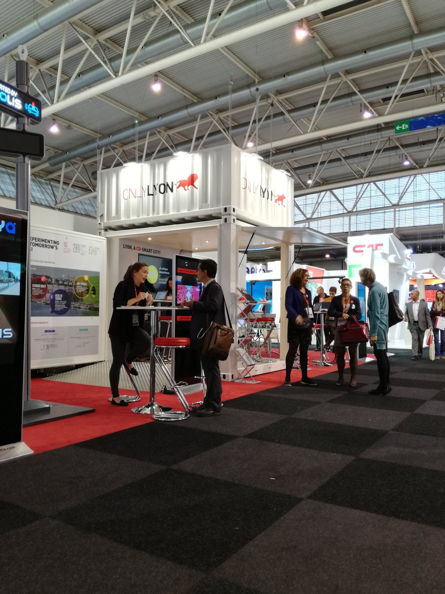 Resilient_d's tweet photo. Networking in @SmartCityexpo @Resilient_d @circularesummit  by Michele Iervolino https://t.co/jDUtDWIt5R