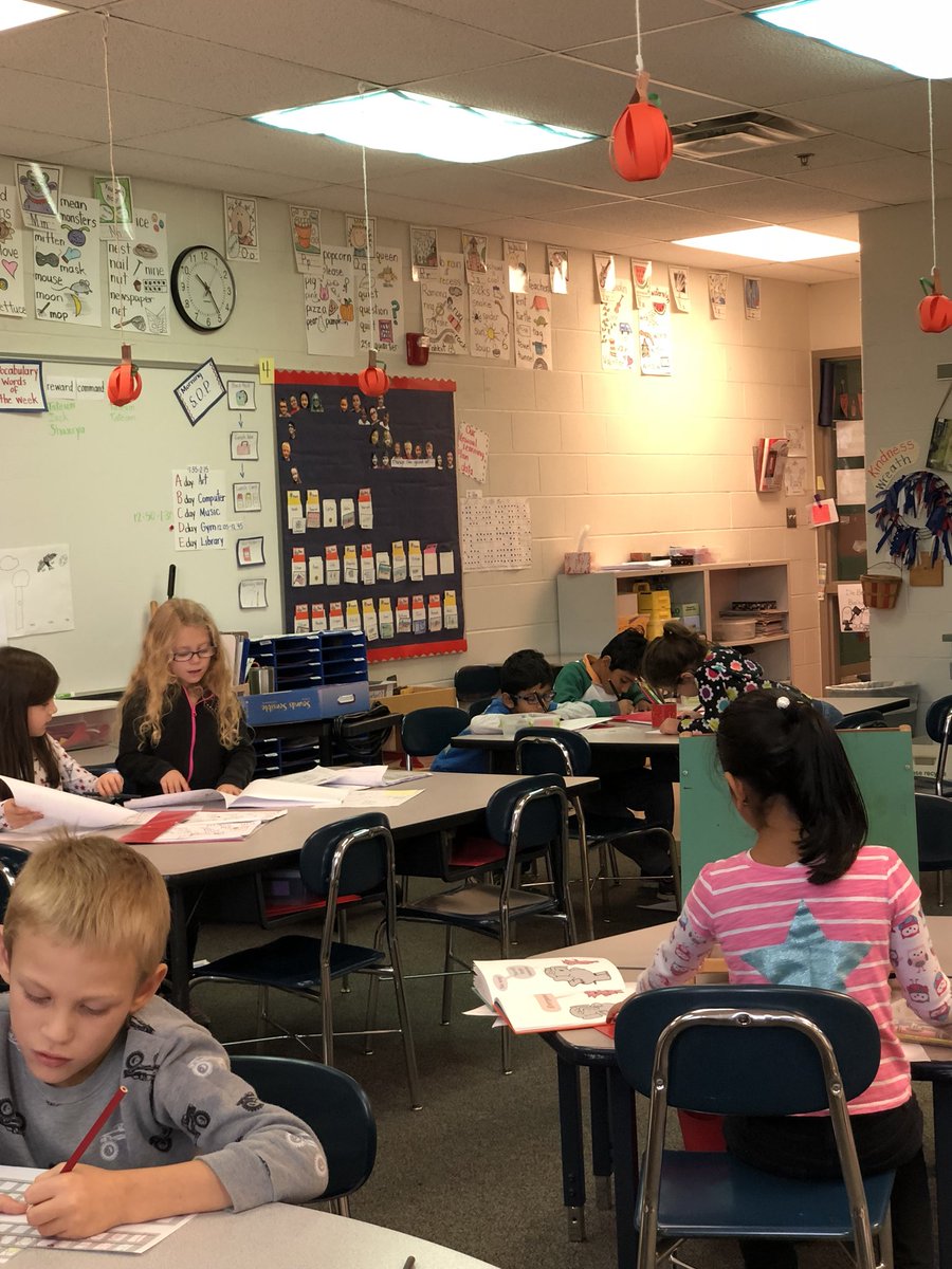 NavinElementary's tweet photo. 1st gr writing about their bat projects! Ss use a rubric to guide their work. @DianeMankins #PTBM #writingrubric #navinrocks https://t.co/CJLP0PhjWI