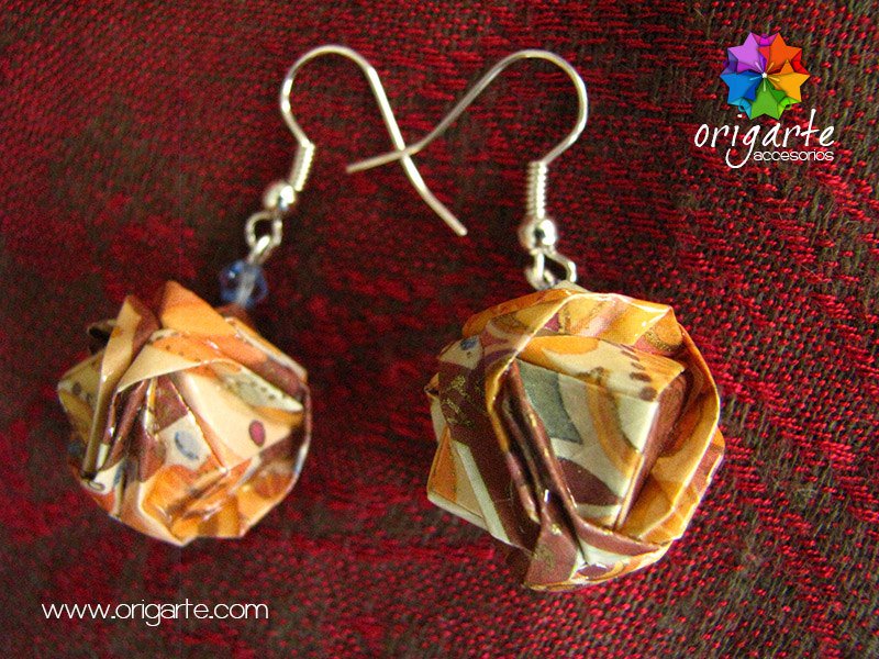 Origarte's tweet photo. Los aretes de #Origarte están hechos de papel reciclado y recubiertos con un barniz que los protege de la lluvia y otros agentes #gyesemueve #handmade #inspiration #motivation #pretty #origamifan #Guayaquil #Ecuador #origami
#origamijewerly #Cuenca #art #aretesdeorigami https://t.co/YZoPT5uM2n