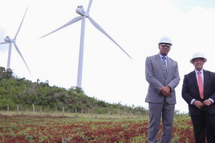 1point5OK's tweet photo. "Prime Minister Andrew Holness says Jamaica has the potential to produce up to 50% of the country’s energy needs from renewable sources." #CEM2017 @CARICOMEnergy
More: https://t.co/88q6wemQrE https://t.co/6Zeg4lmk2e