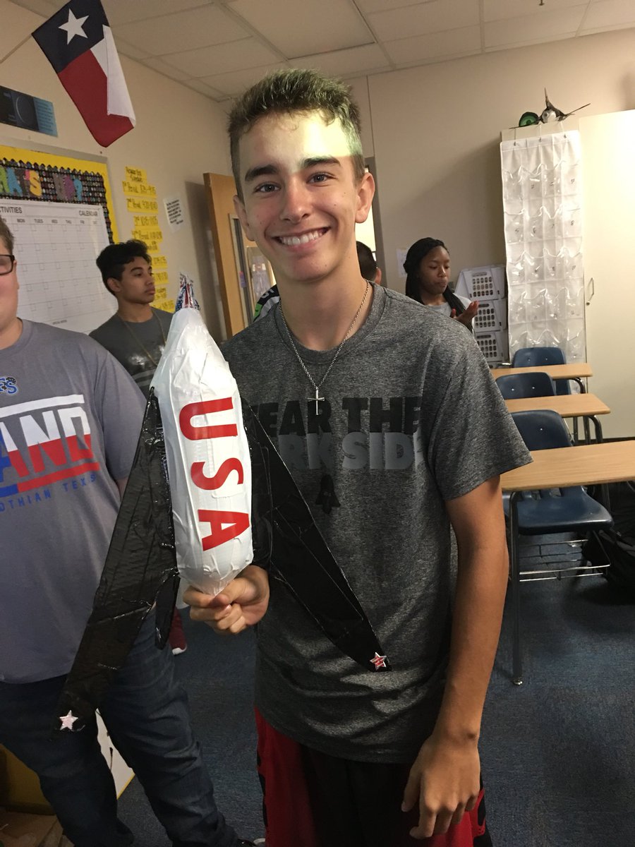 christi_corbin's tweet image. It’s rocket launching day!!! 🚀❤️🚀#PhysicsisFun! #corbinclass @NASA #MISDProud