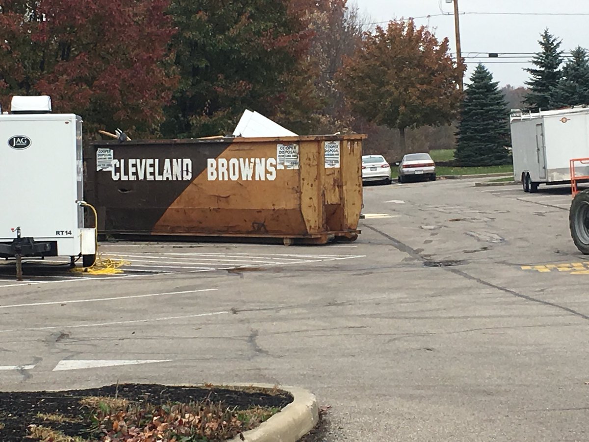 A real Cleveland Browns dumpster located in Aurora @AdamtheBullFAN <a href="/DustinFox37/">Dustin Fox</a> <a href="/SportsBoyTony/">Anthony Lima</a> <a href="/KenCarman/">Ken Carman</a>