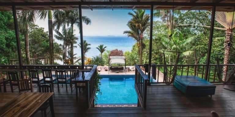 BensonPools's tweet photo. 10 insane hostel swimming pools for people who like luxury on a budget https://t.co/fwQ2GkmZb1 https://t.co/67Y4eqhprG