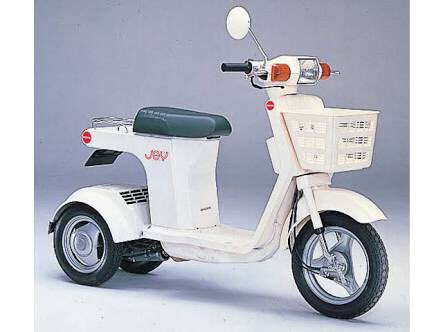 白 刀剣男士をバイクに乗せたい22 No 47 五虎退 ホンダ ジョイ 50cc スクーターならぬスリーター 軽量 コンパクトをコンセプトに女性向けに開発されたバイク 後ろのキャリアにもカゴを付けて前と後ろに虎くんたちを乗せて一緒に走る 三輪なのでそうそう