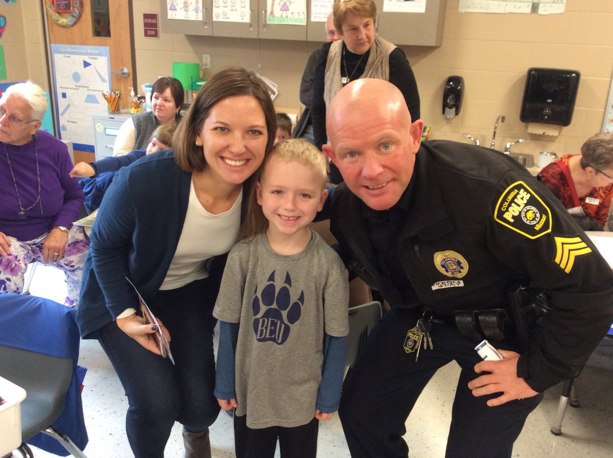 msconcannonbeu's tweet photo. Thanks to Sgt. Brian Tate with the @ColumbiaPD for visiting our Kindergarten classroom @BeulahRalphElem yesterday for our annual Heroes Day celebration! He was quite the hit! 🇺🇸 https://t.co/Iex5cP4H8L