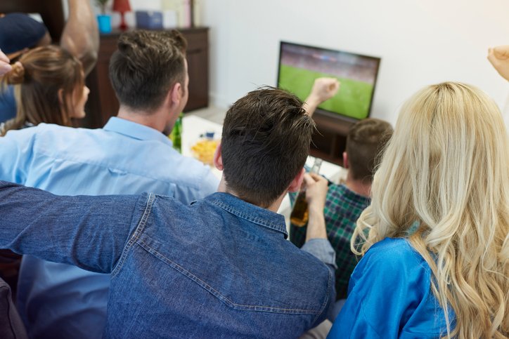 natrangroupe's tweet photo. 📺⚽️Ce soir, pas besoin de vous ruer vers le réfrigérateur à la mi-temps du match #ALLFRA sur @TF1 ! Restez dans votre 🛋️pour visiter la suite de notre #GalerieDesPossibles 😊 https://t.co/Jd5TgCiQl4
