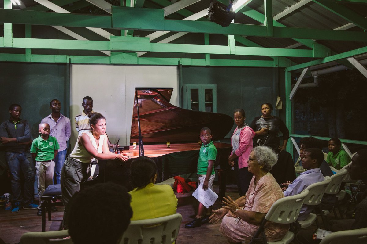 haitipianoprj's tweet photo. Master-class de piano avec @CelimeneD au centre d'art à #PortauPrince #fiph #festival #musique #culture #Haiti https://t.co/X5lBtSNNfS