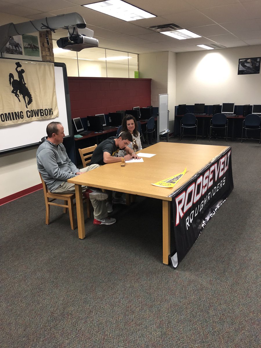 coachjoebrown's tweet photo. Tyler Severin signing his NLI to play golf for The University of Wyoming! @The_JT_Breeze @Sports_RHS #copreps #weldpreps https://t.co/KDtBKqpDws