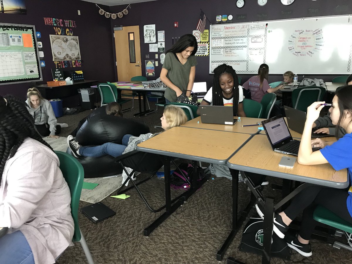 mrsjordanrms's tweet photo. Students writing to veterans and making holiday cards!! Love Rogers 8th grade student’s hearts❤️ @ProsperRogersMS  #DayofService2017 https://t.co/LHc8R0mXGR