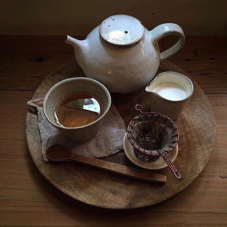 AlexandraBadea's tweet photo. My favorite ritual. The perfect vanilla chai cup with soy milk 🍶 #tea #teaculture #hautetea https://t.co/0UEf1kJ9gW https://t.co/Kl5f6ZFN11