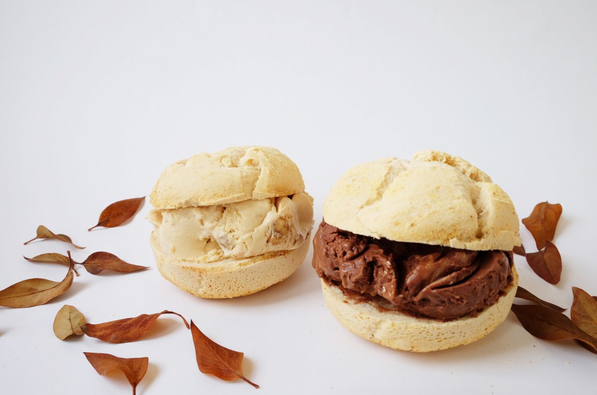 Ice Cream Buns, hun for your #TryThisAtHomeTuesday made with gluten-free English muffins from <a href="/cefoodXperience/">cefoodexperience</a> &amp; scoops of our Maple Walnut and Chocolate PB ice creams: ow.ly/A4Hd30gA3sW