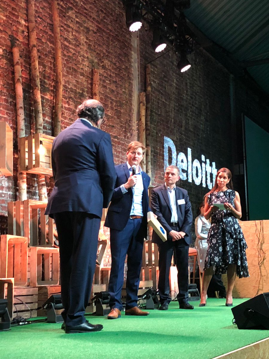 Net de @Fast50BE gewonnen... Je zou ons moeten zien glunderen! Proficiat aan <a href="/87Seconds/">87seconds</a> en <a href="/showpad/">Showpad</a> met tweede en derde plaats!