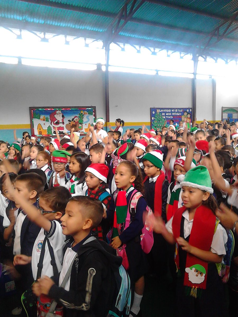ue_col's tweet photo. Apertura de la Navidad. Lunes 13/11/2017 https://t.co/xnojzqek1x