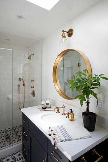 Cat8552HD's tweet photo. Brass is a big trend for bathroom for the coming 2018 https://t.co/vokRSOrULU