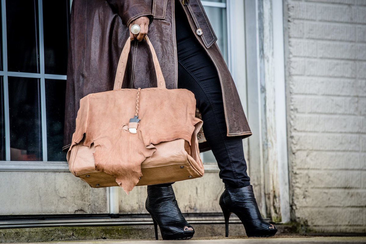 FramedLeather's tweet photo. The perfect combination for the ultimate collaboration. #framedleather
#polisheddiva  #stylist #PolishedandFramed
#Getframed #loveslife https://t.co/of8pmpQGMe