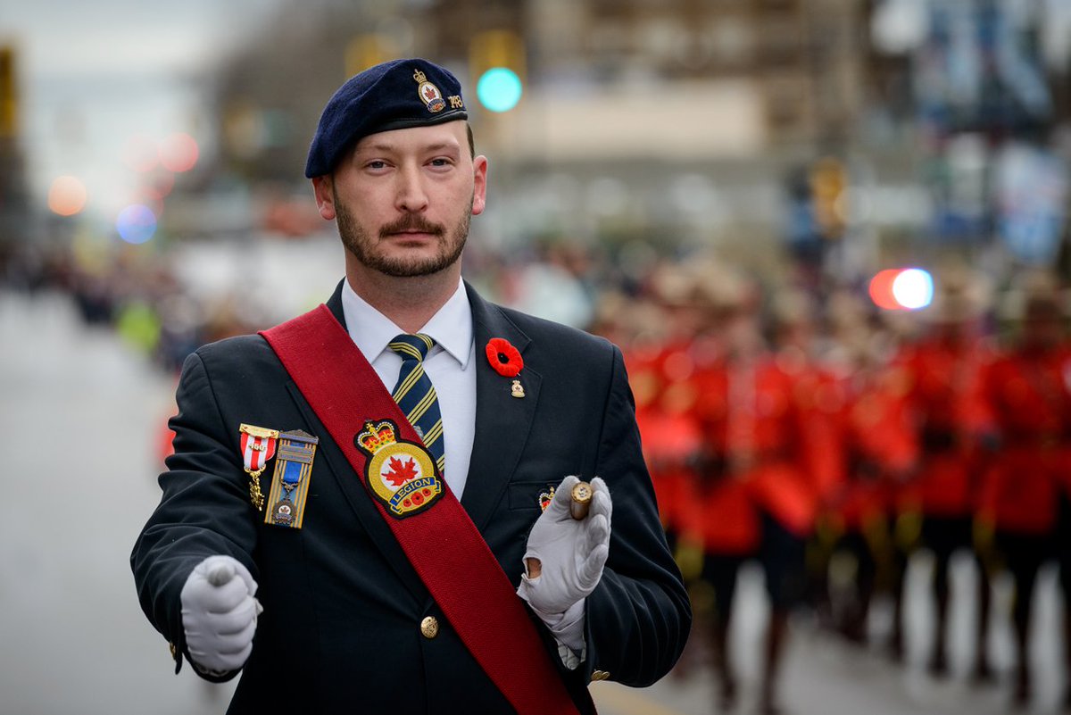 Photos: #Burnaby remembers shar.es/1PLxzW #LestWeForget https://t.co/KMAPz9Ul0U