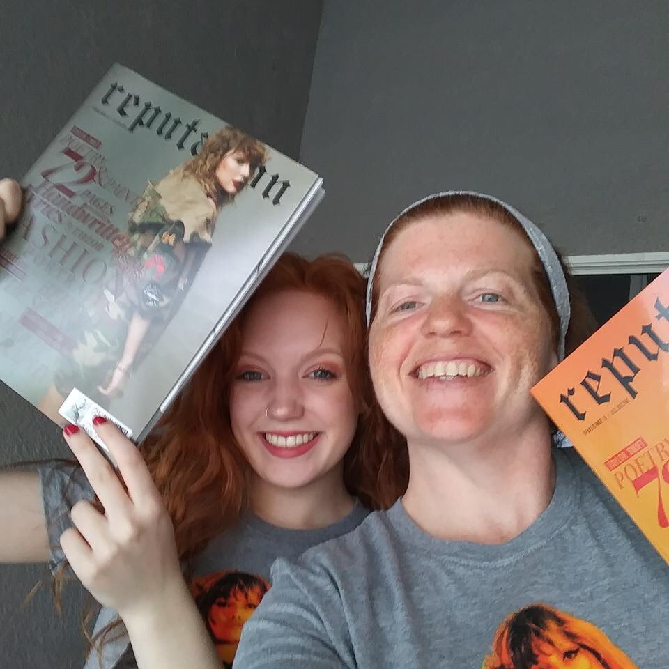taylorswift13's tweet photo. #reputaylurking #reputation ❤️ https://t.co/2OV2DvvIyN