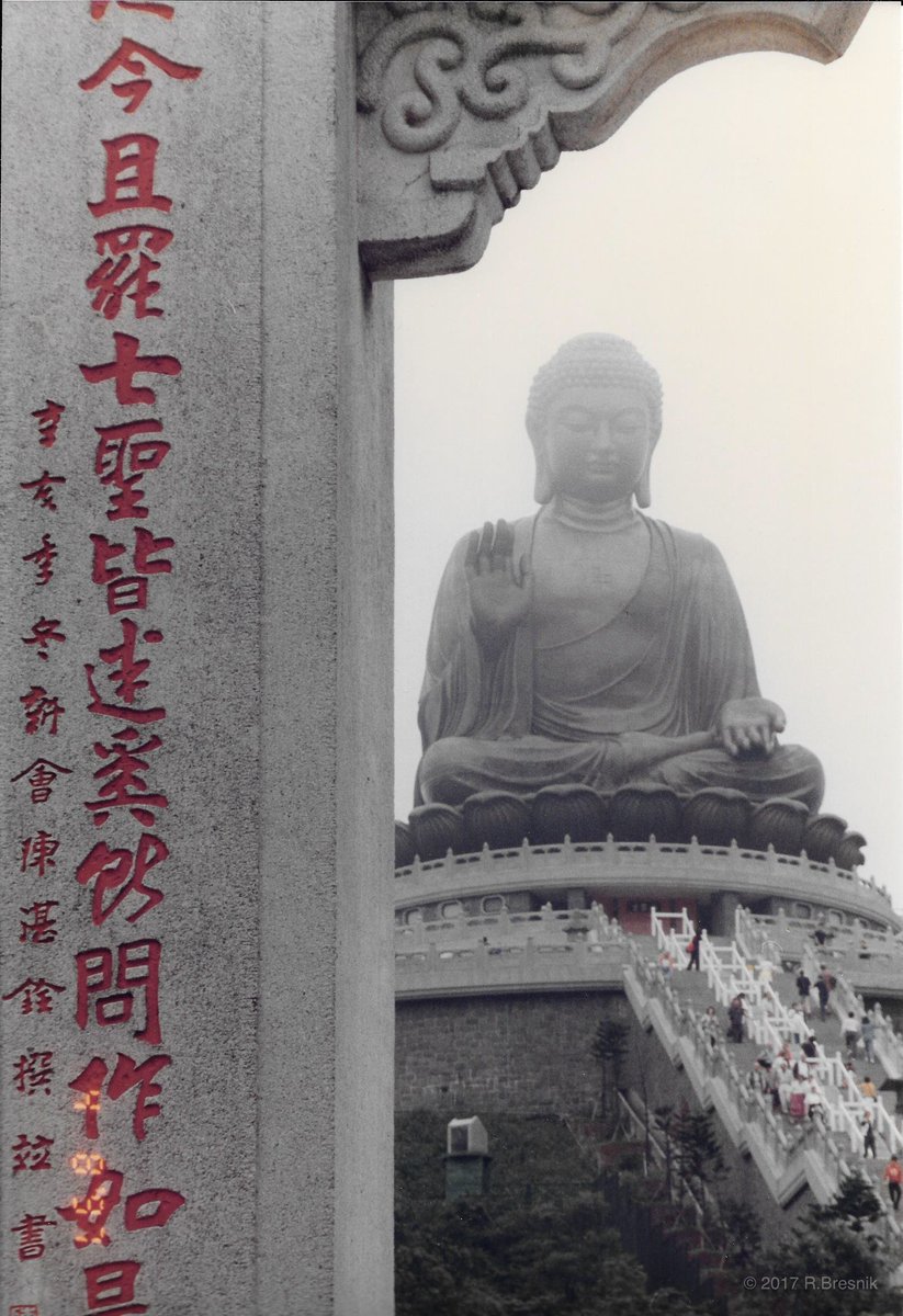 AstroKomrade's tweet image. The giant Buddha on Lantau island, part of the vivid spectacle of life, is ever present in Hong Kong.  #OneWorldManyViews