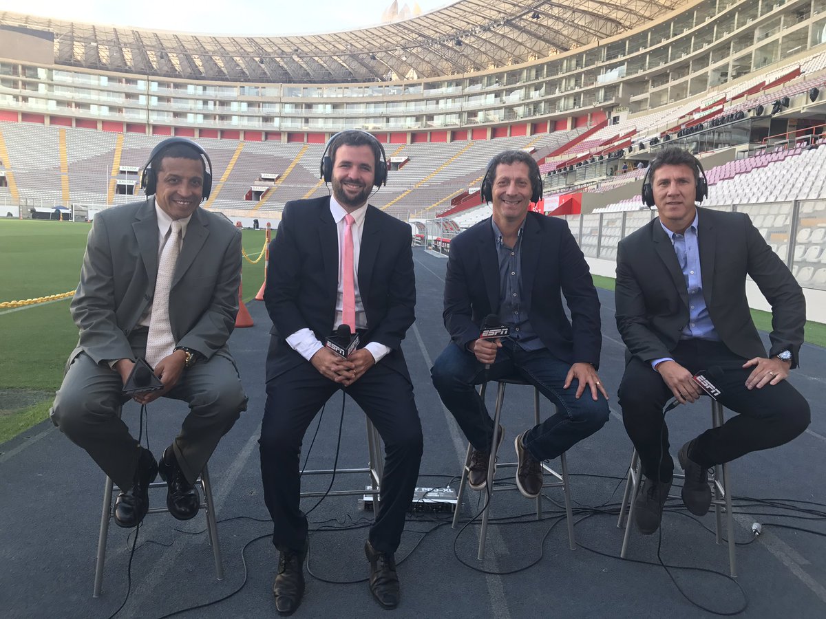 Salimos al aire en 5 por ESPN 2. <a href="/TroglioPedro/">Pedro Troglio</a> <a href="/jorgesoto4/">Jorge Soto</a> <a href="/marstrasorierr/">Marianella</a> <a href="/SC_ESPN/">SportsCenter</a> #ESPNxPERU