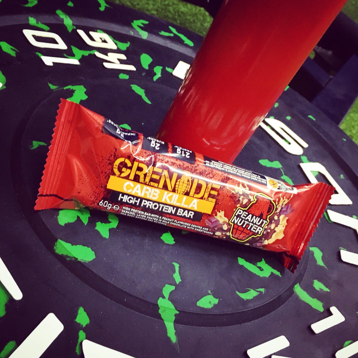 rossballinger's tweet photo. This bar is a bit of me... post workout @Grenadeofficial #peanutnutter 🥜🤪 @bbpfitnessuk private group session... 💪🏻💦 https://t.co/MCinD8eTzB