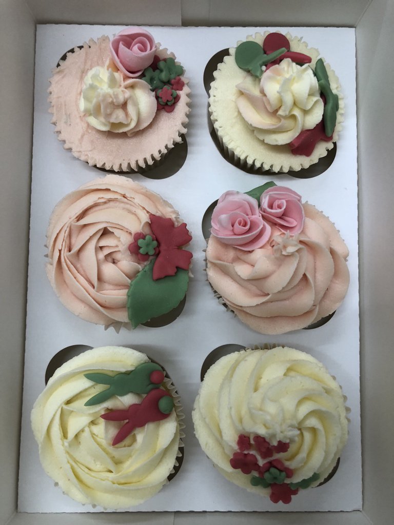 LizzieJBarrett's tweet photo. To avenge my poor piping reputation at @hodes_uk, I have made these! https://t.co/KD9CZf6X0X