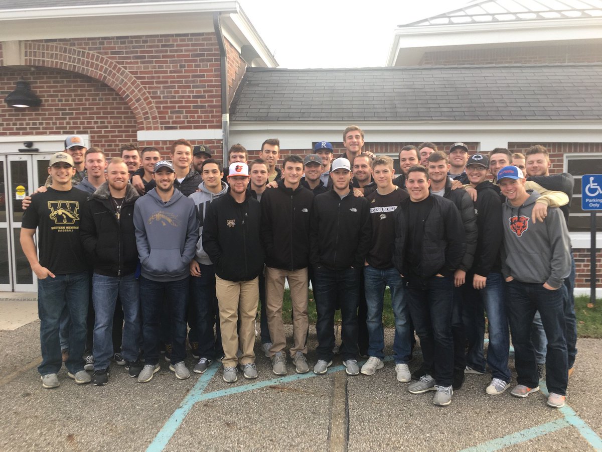 WMUBaseball's tweet photo. The guys took a break from off-season workouts and were out in the community today. We had a  great time visiting the Battle Creek VA center.... Got to spend time and share stories with true American heroes ! Thank you to all who have served this great country.🇺🇸🇺🇸🇺🇸 https://t.co/jGgr8wNUsF