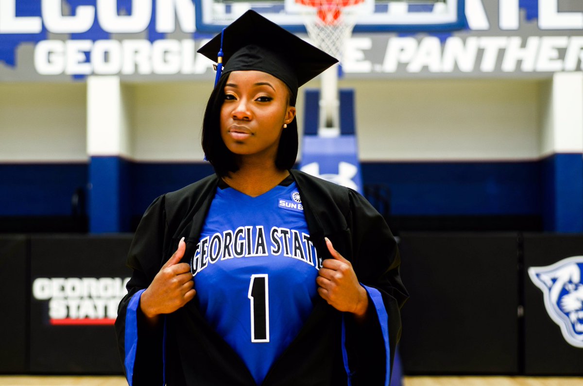 tipitin_'s tweet photo. My goal was stop using this emoji "👩🏾‍🎓" and become her for real.. #Masters https://t.co/GctamvRrvX