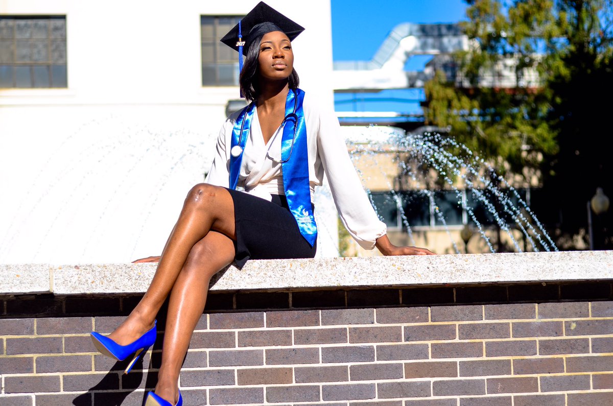 tipitin_'s tweet photo. My goal was stop using this emoji "👩🏾‍🎓" and become her for real.. #Masters https://t.co/GctamvRrvX