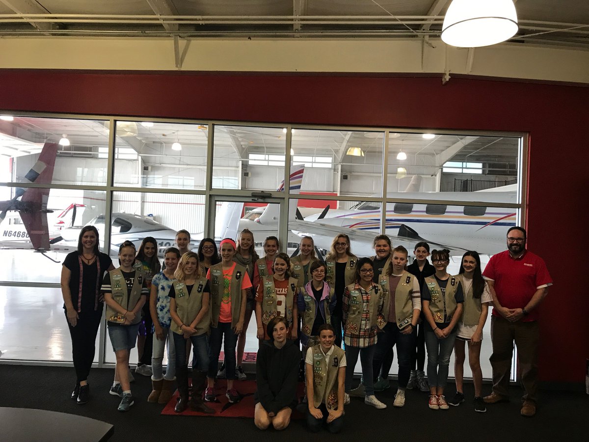 We had a fantastic time this weekend discussing aviation with these future #STEM leaders. Thanks for stopping by <a href="/GSCTXcouncil/">Girl Scouts of CTX</a>!