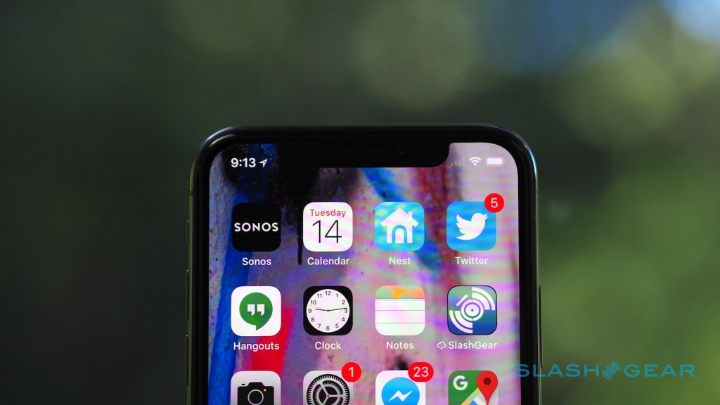 slashgear's tweet photo. 3 iPhone X facts that made me #TeamNotch https://t.co/FFxdcXl4I1 https://t.co/uOhuKbFBOP