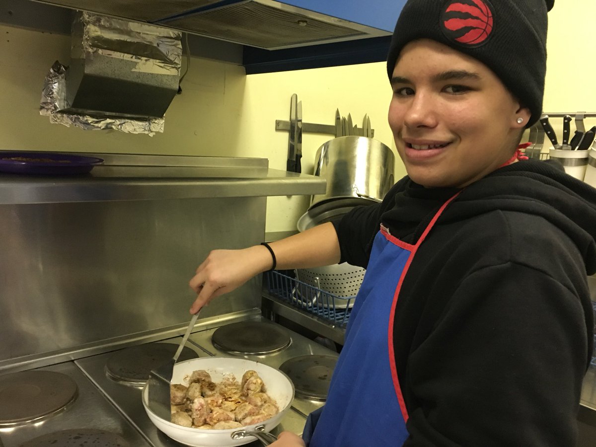 Perspectives 1 &amp;2 passionate about cooking for those less fortunate in the community #mileendmission #EMSBsca <a href="/EnglishMTL/">English Montreal School Board</a> #WeAreEnglishMtl
