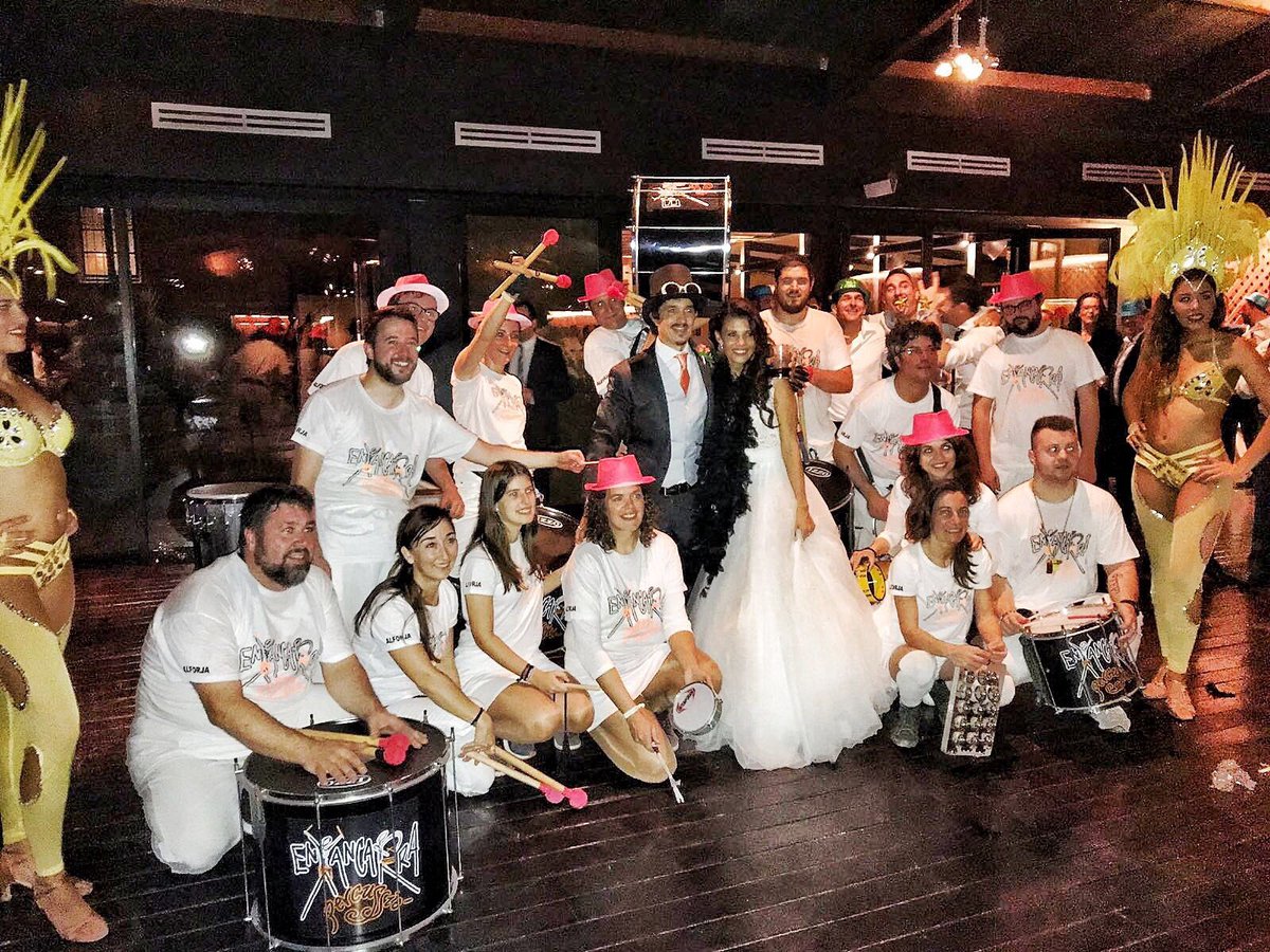 vam disfruta a La Boella a fer disfrutar als nous nuvis i a tots els assistents de la gran boda ! Que sigueu molt feliços