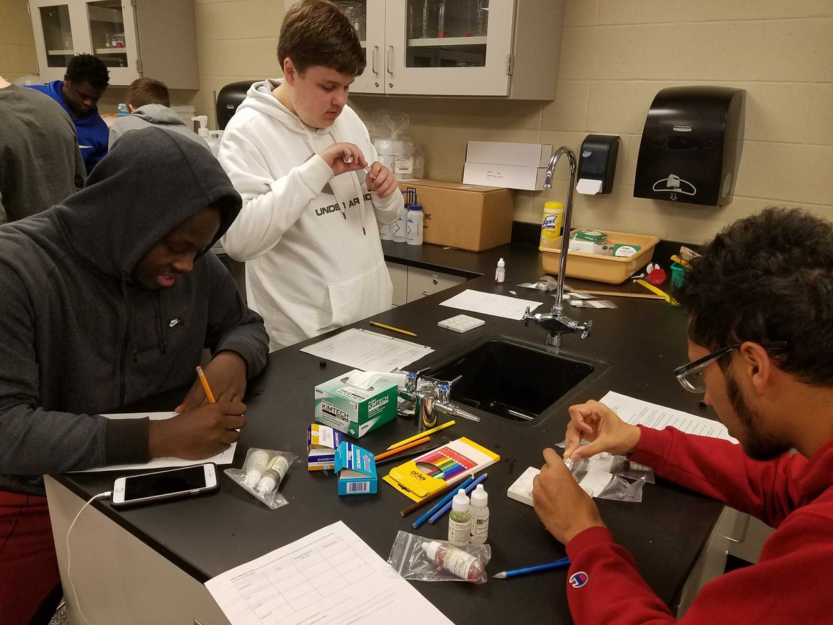 parkhillitf's tweet photo. PHS students applying scientific knowledge during lab activities! @ParkHillSchools @ParkHillSouthHS #ParkHillproud #PHLearns #ProudToBeALearner #AchievementWeek https://t.co/qSPNU5bCoG