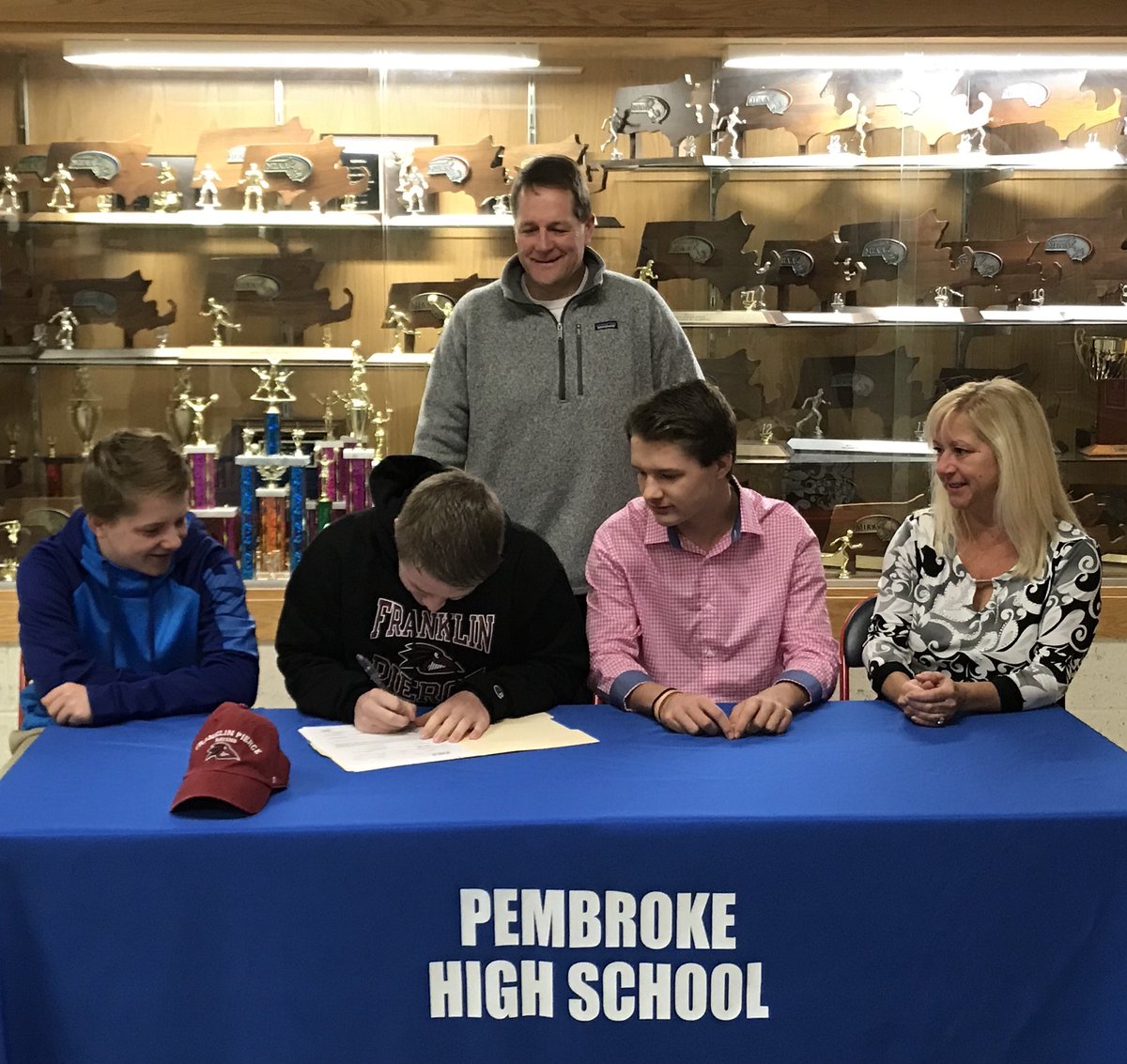 PHS_Titans's tweet photo. Patrick Mulhern signs his NLI to play lacrosse at @FPUathletics surrounded by family, coach &amp; teammates #TitanPride 
https://t.co/GTi7eqceW4
@LXCMinutemen https://t.co/6IKWFAVpYU