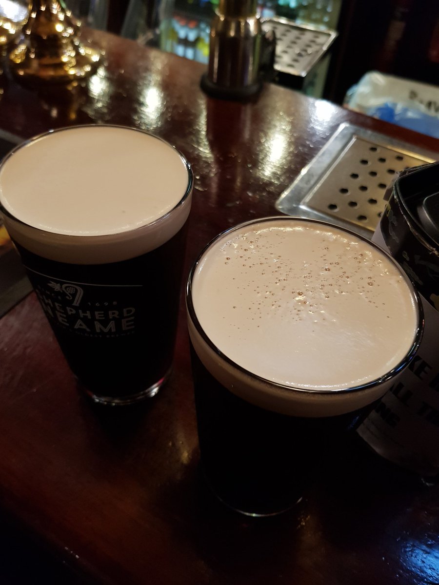 LondonGuinness's tweet photo. @JamaicaWH 
Glass -  straight 3/5
Pour - straight, but 2 stage. Decent settle, slight bubbling 4/5
Taste - smooth, slight iron/copper taste 6/10
Legs - strong, maintains head all the way 8/10
Overall 70/100 - city stronghold, good post work pint
#Guinness #pubs #London #jampot https://t.co/Sjwz478Hve